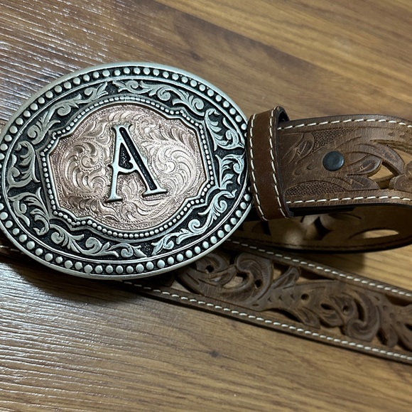 Montana Silversmiths Brown Leather Belt with Silver Buckle - Picture 2 of 6
